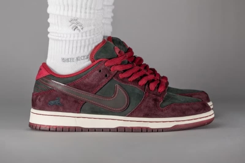 率先上脚 RIOT Skateshop × Nike SB Dunk Low 全新联名鞋款