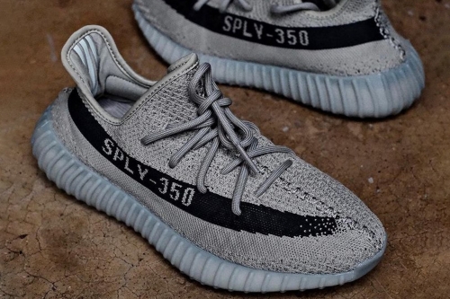 率先近赏 adidas YEEZY BOOST 350 V2 全新配色「Granite」鞋款