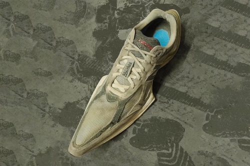 乌克兰艺术家 Stanis Slav 打造 New Balance 990v3 做旧尖头迭代