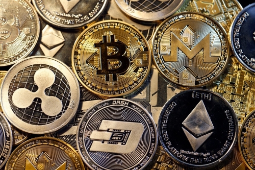 比特币 Bitcoin、以太币 Ethereum 等虚拟货币价格大幅下跌