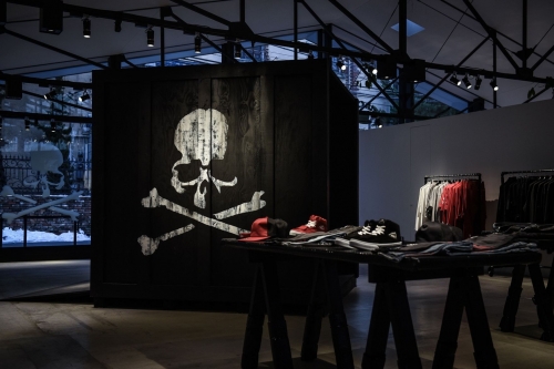 走进 mastermind TOKYO 2018 春夏系列 Pop-Up 店铺