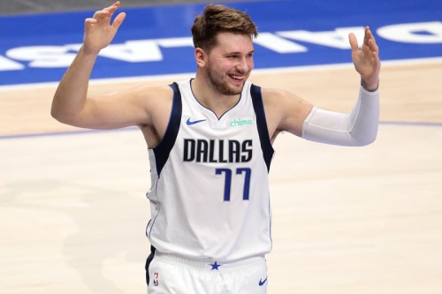 Dallas Mavericks 对阵 Los Angeles Clippers 半场分差高达 50 分之多