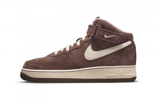 率先近赏 Nike Air Force 1 Mid 最新配色「Chocolate」鞋款官方图辑