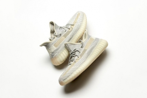 抢先预览 YEEZY BOOST 350 V2 全新米白配色设计鞋款