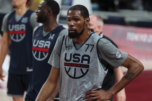 美国队内哄！Kevin Durant 因「球品」问题于 Twitter 指责 Bam Adebayo 不懂尊重