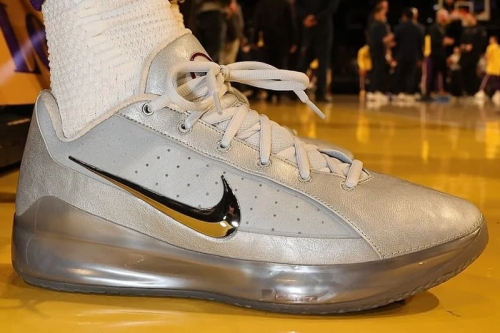 LeBron James 上脚 JuJu Watkins × Nike LeBron NXXT Gen Future 全新联名配色鞋款