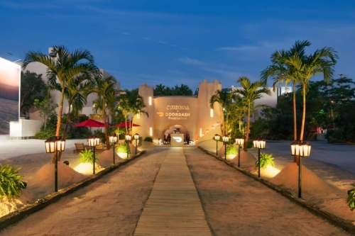 DoorDash Reservations 打造等身大沙堡餐厅　招待 Miami 最难订的奢华晚宴