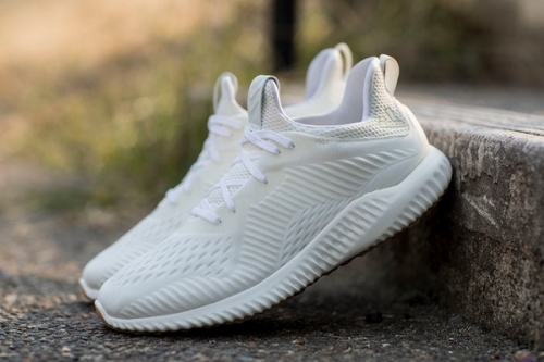 adidas 推出全新鞋款 AlphaBOUNCE Undye