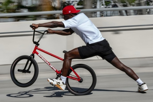 Nigel Sylvester × Air Jordan 4 RM 联名鞋款有望推出全新配色「Anthracite」