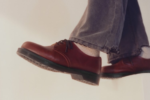 Dr. Martens 英国制 1461 经典回归，全新 Green Buckingham、Burgundy 配色登场