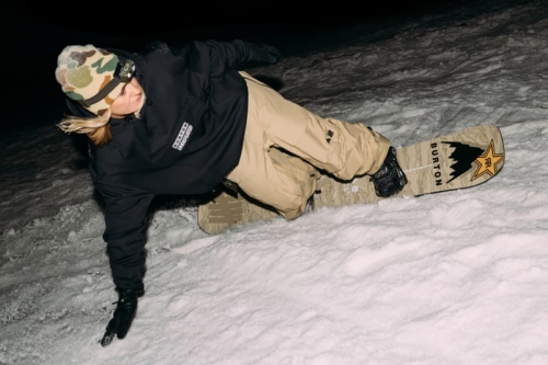 Burton 再度携手 UNDEFEATED 推出街头机能山系联名系列