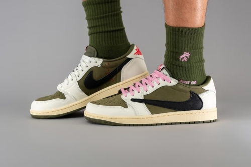 Travis Scott × Air Jordan 1 Low OG 联名鞋款最新配色「Medium Olive」上脚图辑