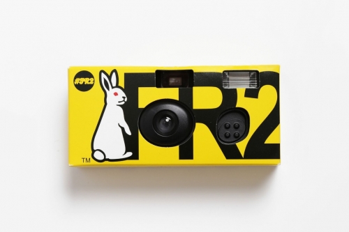 Fxxking Rabbits 推出定制 Fujifilm 一次性相机