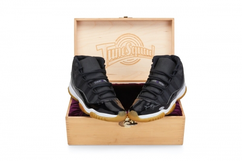 1996 年 Air Jordan 11「Space Jam」样品正式展开拍卖