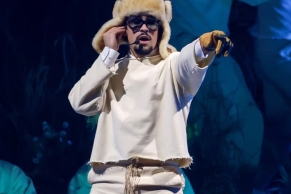 Bad Bunny《DeBÍ TiRAR MáS FOToS》重登《Billboard 200》冠军宝座