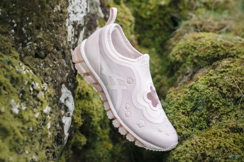 Cecilie Bahnsen 携手 ASICS 发布全新 GEL-QUANTUM 360 I 运动鞋