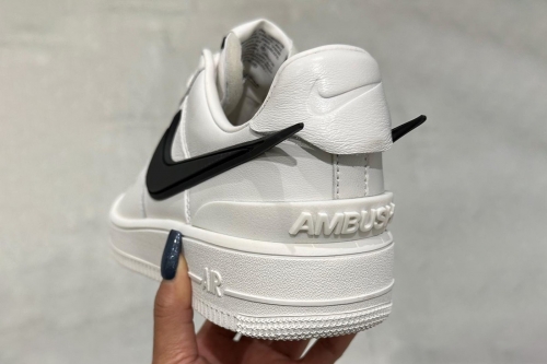 Yoon Ahn 率先亮相 AMBUSH × Nike Air Force 1 最新联名白色款式