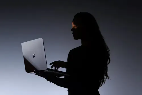 6 年更新承诺：微软 Surface Laptop Ultra 驱动 / 固件将支持至 2032 年