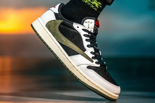 率先上脚 Travis Scott × Air Jordan 1 Low 最新联名配色「Olive」鞋款