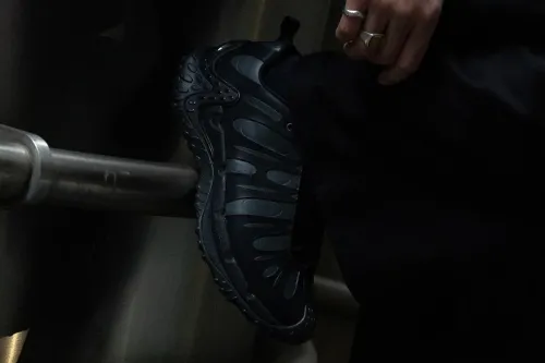 Merrell 以兩款全黑「Metro」球鞋重塑戶外鞋履