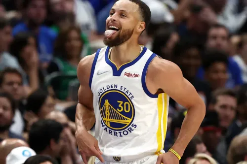 Stephen Curry 与 Golden State Warriors 签订 1.16 亿美元续约合约 留效至 2029 年