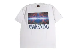 EVANGELION:95 首个 2026 秋冬系列将 5 个经典动画场面化为仿 1995 年复古图案 T 恤