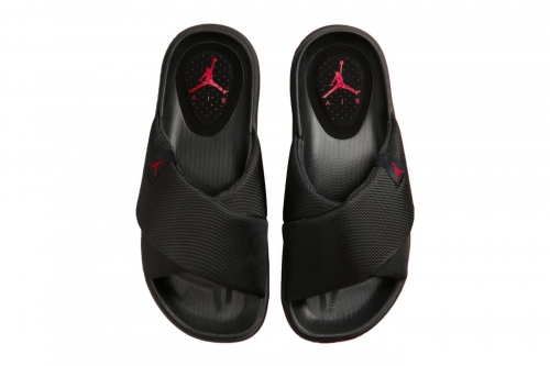 Jordan Brand 推出全新厚底拖鞋 Jordan Sophia Slide