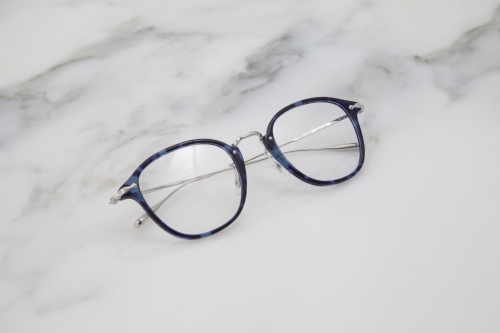 OLIVER PEOPLES × 溥仪眼镜全新联名「Holdsworth」系列