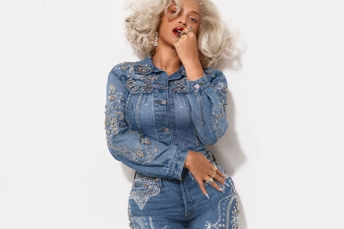 Beyoncé 与 Levi’s 重磅推出「501 Curve」牛仔系列