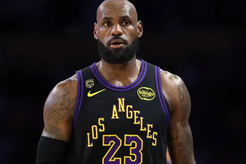 LeBron James 宣布离开 Los Angeles Lakers
