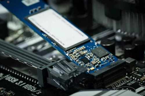 测试表明微软最新原生 NVMe 驱动程序对固态硬盘的性能提升极其显著