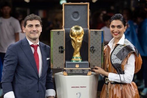 Louis Vuitton 打造 FIFA World Cup 2022「大力神杯」奖杯箱