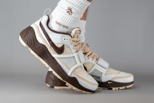 率先上脚 Travis Scott × Nike Zoom Field Jaxx 最新配色「Light Chocolate」鞋款