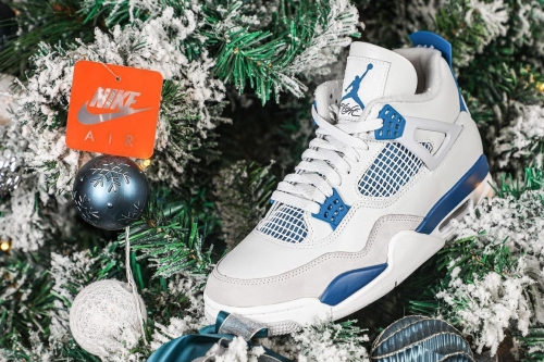 Air Jordan 4 初始配色「Military Blue」复刻版本更名为「Industrial Blue」鞋款