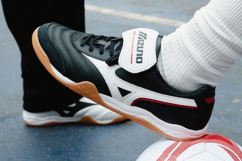 Mizuno Morelia LS OG 重现 90 年代足球热血能量