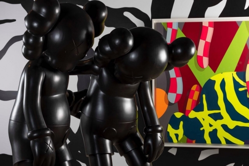 走进 KAWS 全新《KAWS: ALONE AGAIN》主题艺术展