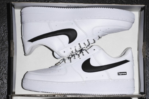Supreme 与 Nike® 合作推出定制款 Air Force 1 Low