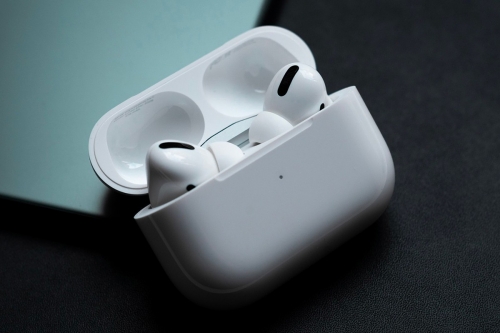 Apple 最新头戴式耳机、AirPods 更多情报曝光