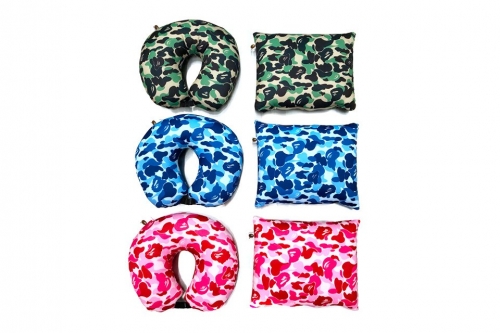 A BATHING APE&#174; 推出 ABC Camo 迷彩颈枕系列