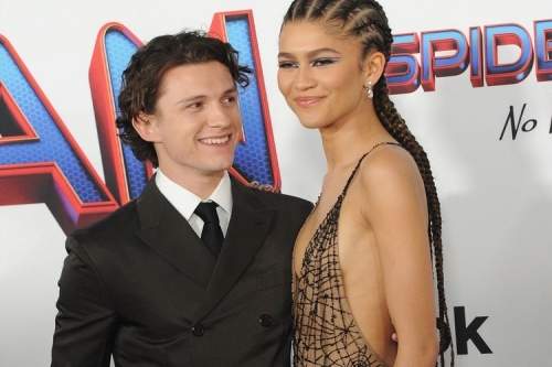 传闻称「蜘蛛侠情侣」Zendaya、Tom Holland 已悄悄订婚？