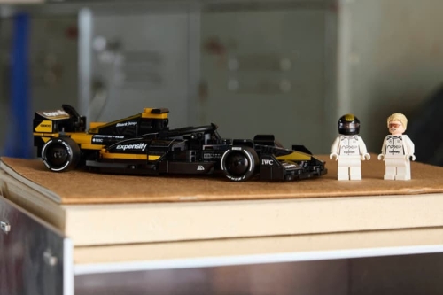 LEGO 打造《F1 The Movie》APXGP Team Race Car 赛车积木套装