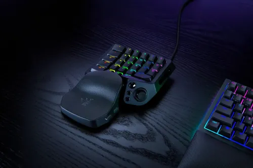雷蛇 Razer 推出单手游戏键盘 Razer Tartarus V2 Pro,专为 MMO 与 FPS 游戏而设
