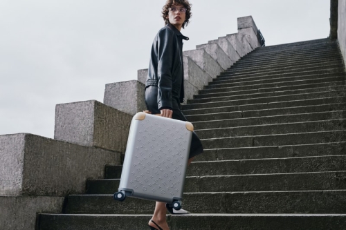 Louis Vuitton 推出首款无铆钉铝合金行李箱 Horizon Aluminum