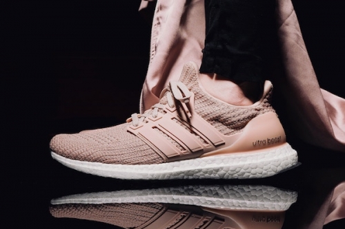 抢先预览 adidas UltraBOOST 4.0 全新「Rose Cloud」配色鞋款