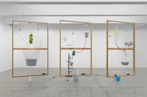 无形水流成形：Yuko Mohri《Falling Water Given》的能量场景