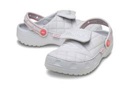 Umbro × Crocs 全新联乘系列：为经典球场风注入织纹新玩法