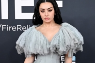 传言 Charli XCX 有望参演 Netflix 重启版《纳尼亚传奇》