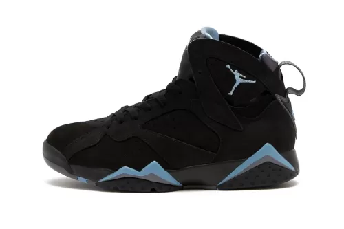 消息称 Air Jordan 7 经典配色「Chambray」鞋款即将复刻回归