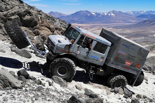 Mercedes-Benz 全地形车型 Unimog 成功打破登上世界最高火山海拔记录