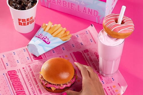 巴西 Burger King 重磅联名真人版电影《Barbie》推出限定粉红套餐